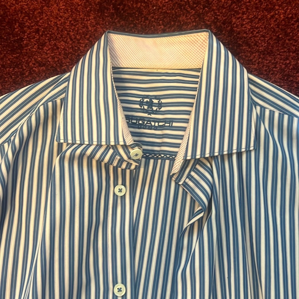 Beautiful button up shirt, collar & shirt cuff combo distinguish this item